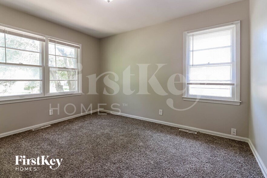 Building Photo - 607 NE Short St