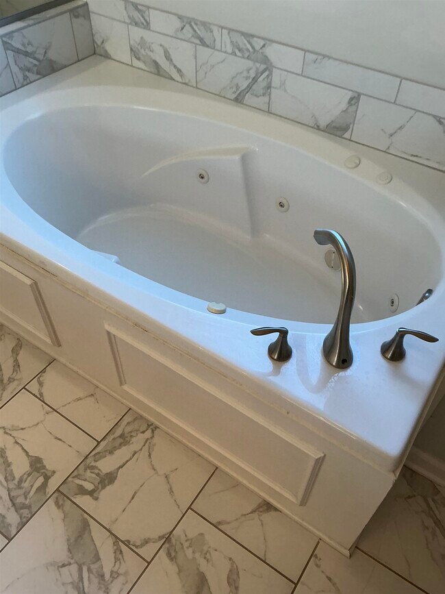 Building Photo - 4698 Shira Dr