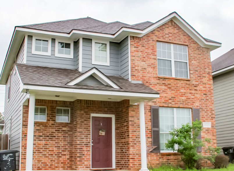 Building Photo - 2929 McLaren Dr