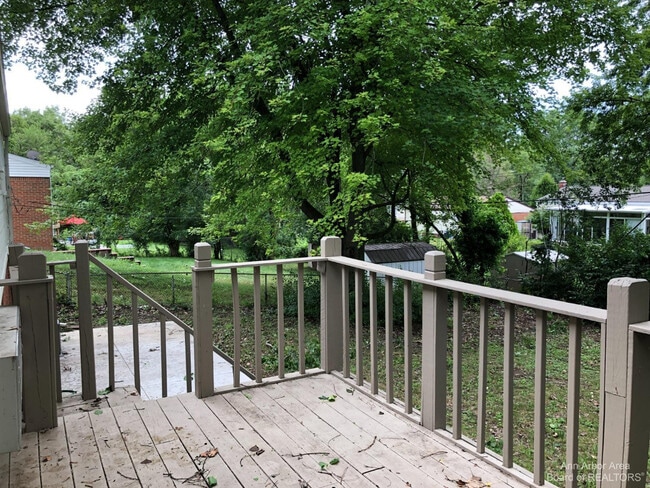 Building Photo - 2339 Pontiac Trail