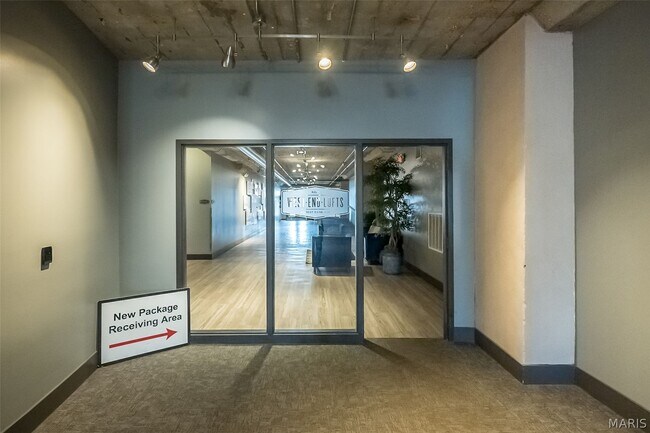 Building Photo - 4100 Forest Park Ave