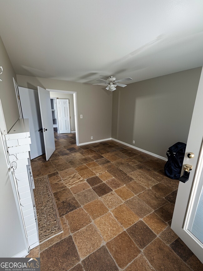 Building Photo - 270 S Myrtle Ave