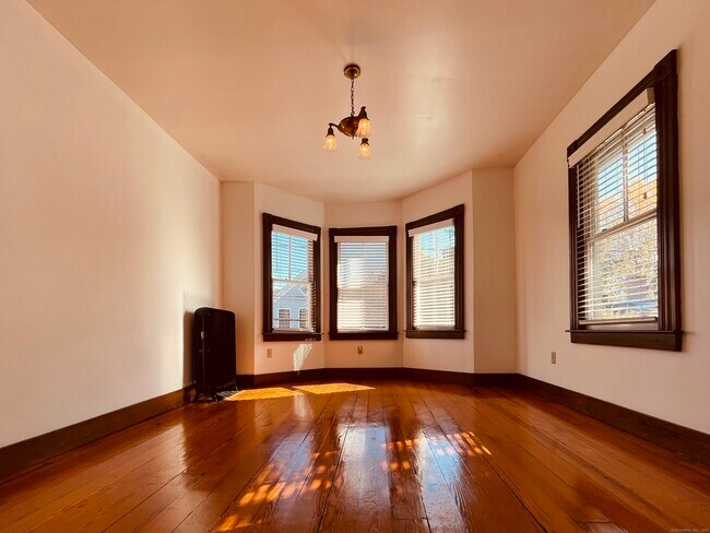 Building Photo - 39 Pearl St