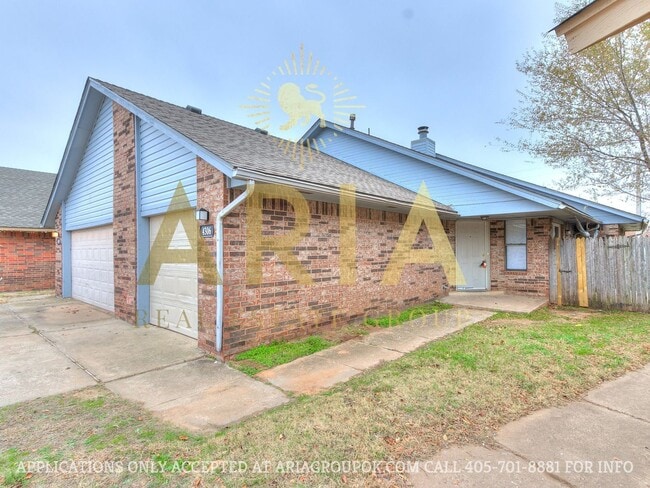 Building Photo - 3 Bed/1.5 Bath Duplex in West Norman! AVAI...