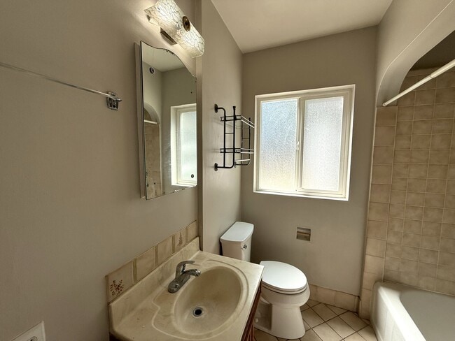 Building Photo - 191 E Washington Ave