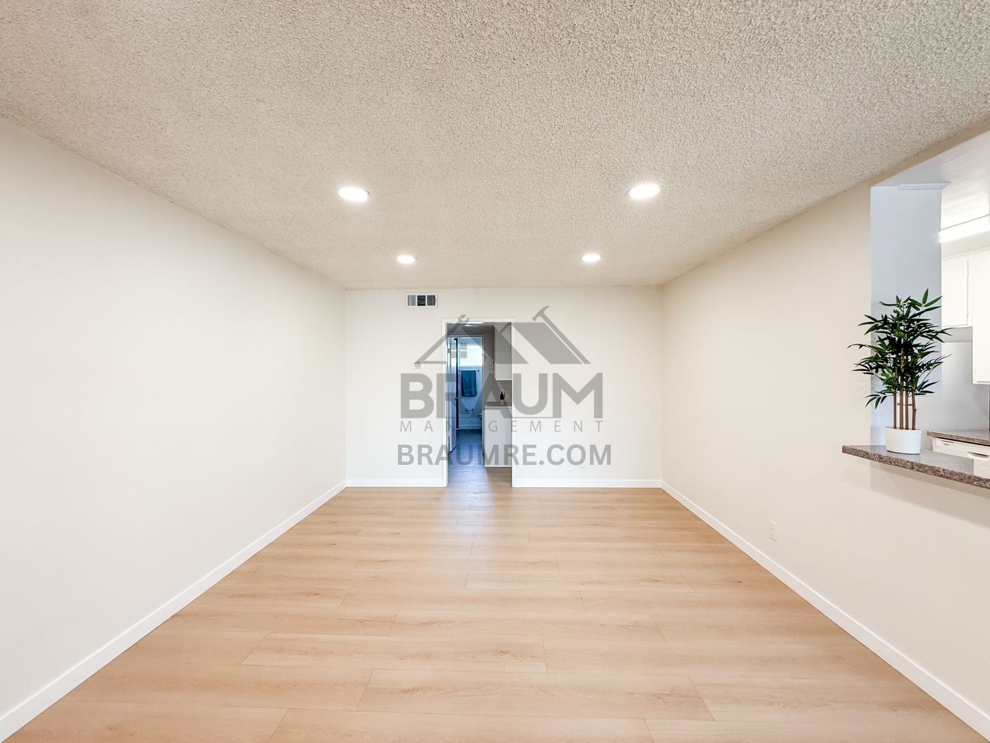 Building Photo - 6041 Whitsett Ave