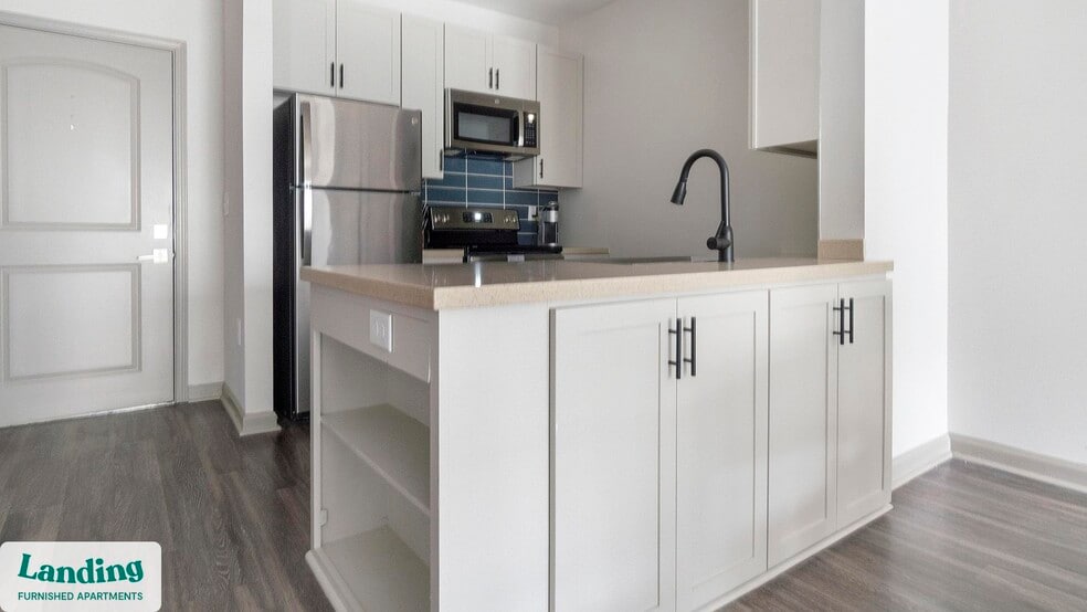 Building Photo - 900 E Six Forks Rd