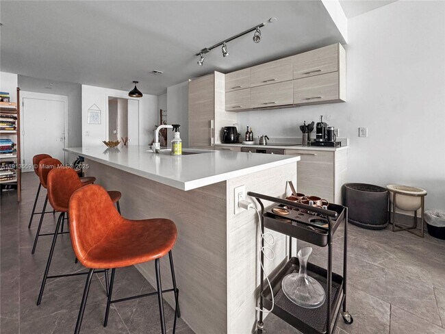 Building Photo - 650 NE 32nd St