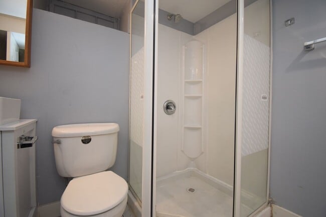 Building Photo - 2 Bed 1 Bath City Hideaway in SLC! Shops, Dining & Transit Nearby!!