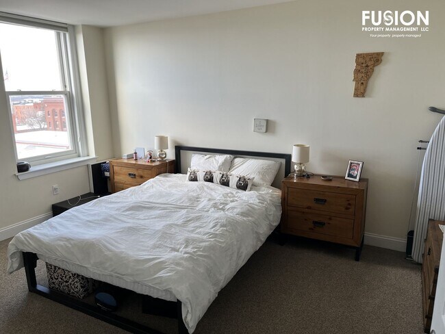 Building Photo - STUNNING LAKE VIEWS - Modern 2BR/2BA Corner Unit in The Vermont House