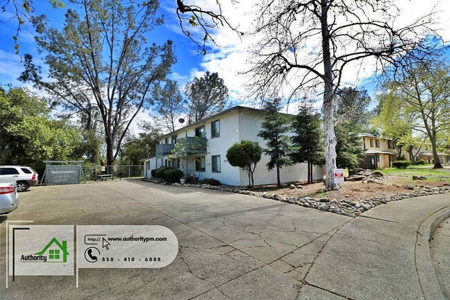 Building Photo - 1553 Bramble Pl