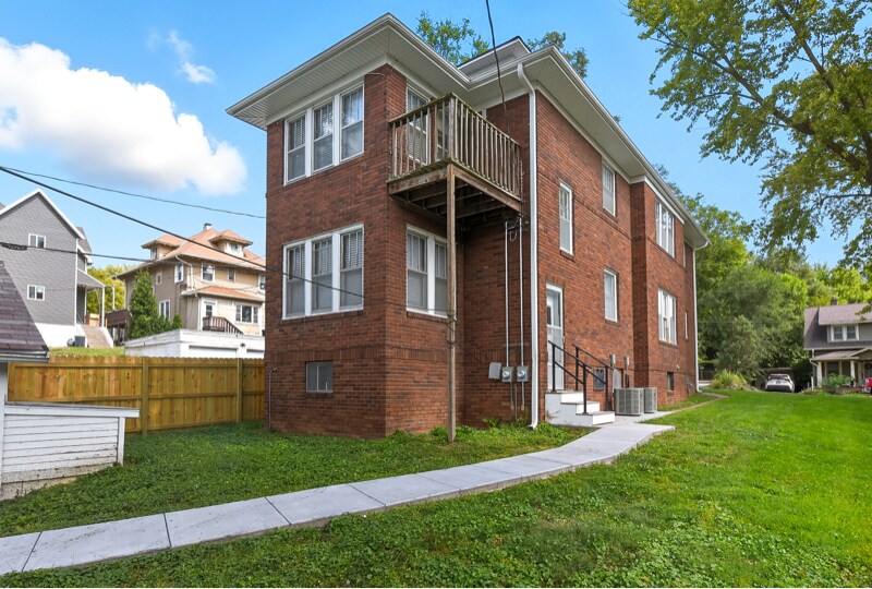 Building Photo - 828 N 41st Ave