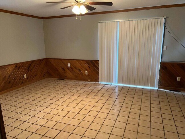 Building Photo - 2391 Allen Dr