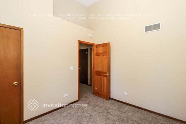 Building Photo - 833 N Elmwood Dr