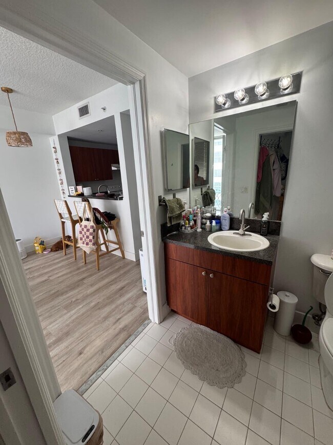 Building Photo - 115 SW 11th St