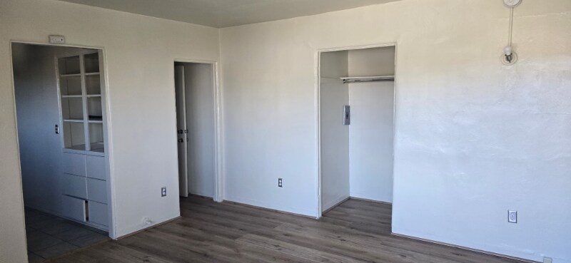 Building Photo - 1450 1/2 Fairbanks Pl