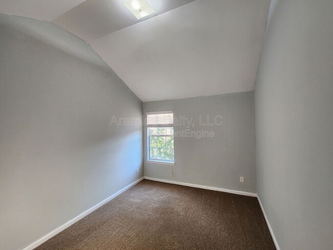 Building Photo - 5860 el Segundo Way