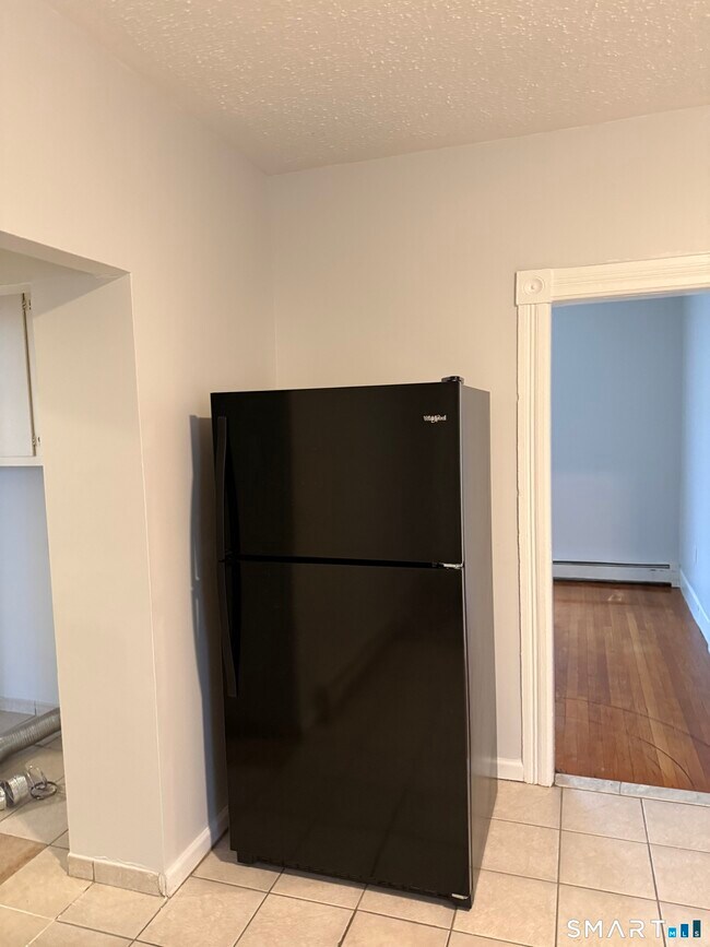 Building Photo - 192 Russ St