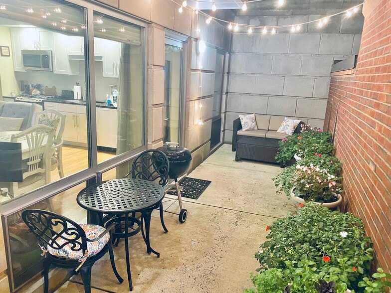 Building Photo - 44 Prince St