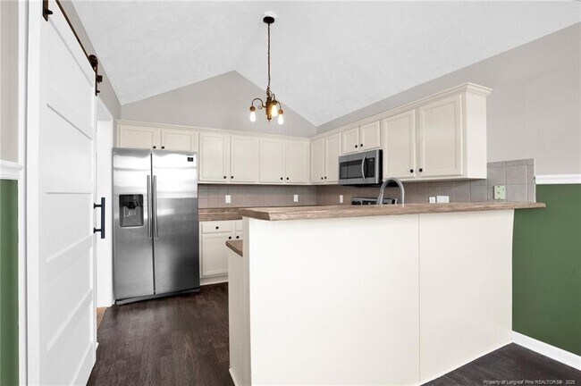 Building Photo - 112 Camrose Ct