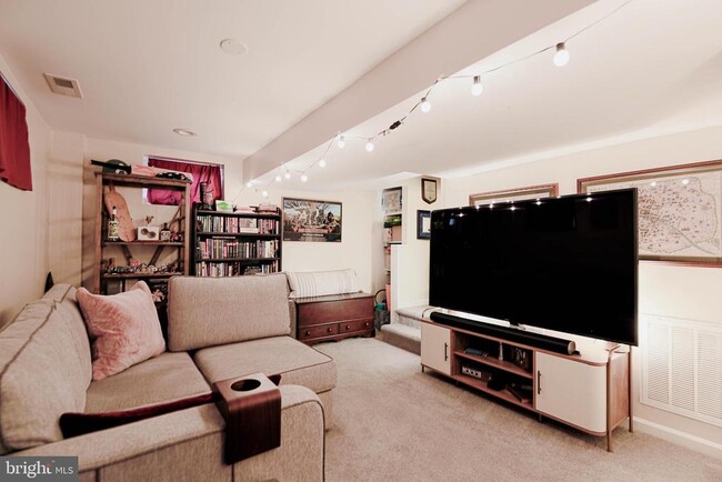 Building Photo - 718 S Payne St