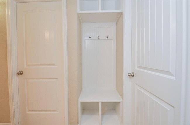 Building Photo - 27515 Huggins Crest Ct
