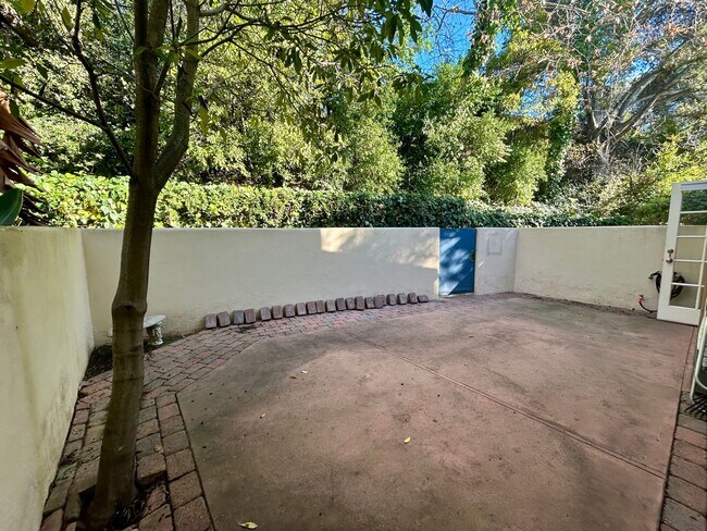 Building Photo - San Roque 3 Bedroom Townhouse - Available Late January