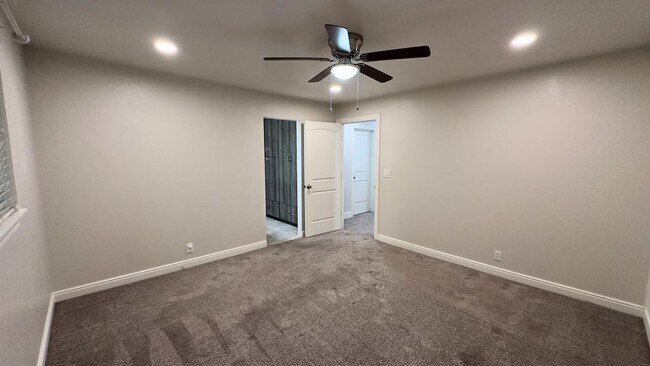 Building Photo - 410 N 250 W