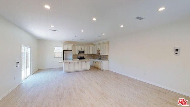 Building Photo - 7252 Glade Ave
