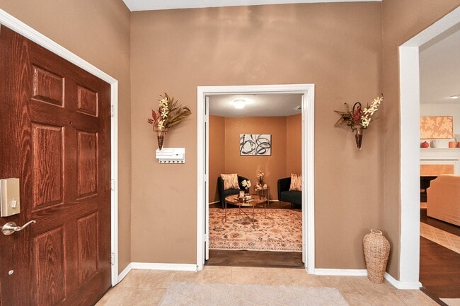 Building Photo - 8714 7 Pines Ln