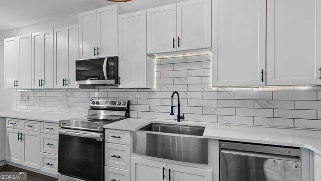 Building Photo - 610 Madola Rd