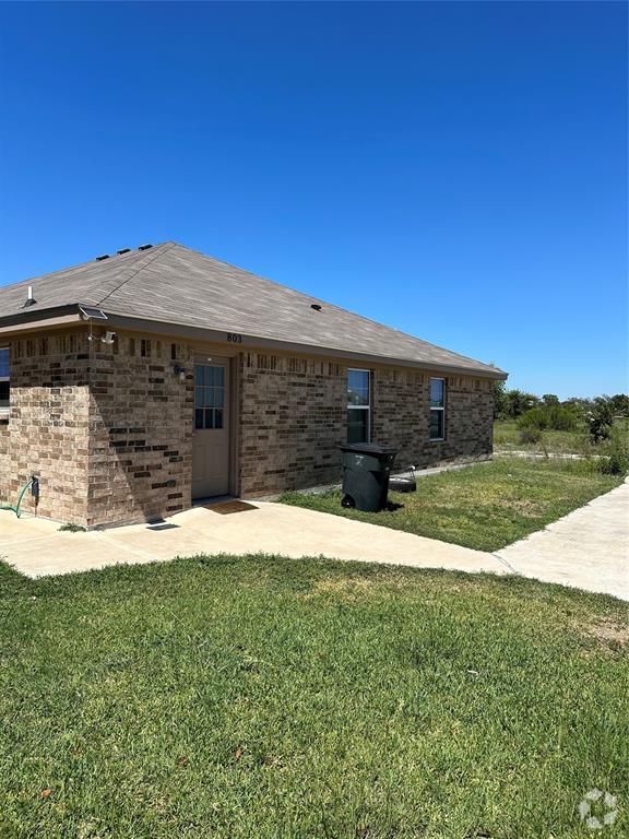 Building Photo - 803 Leifester Cir