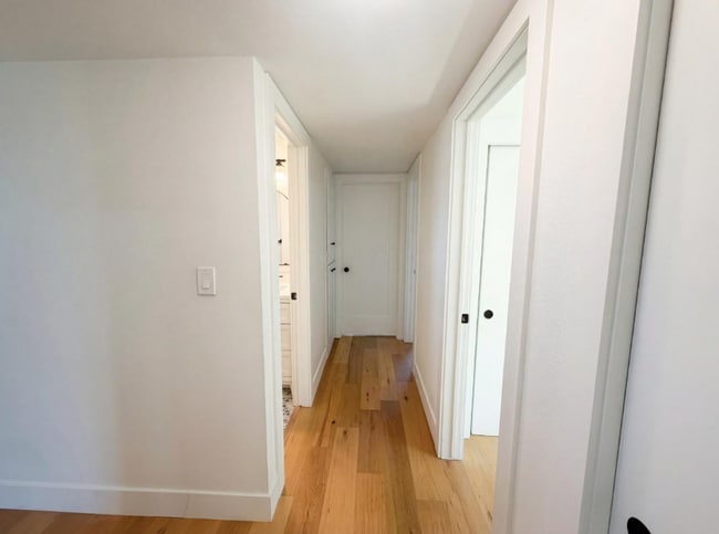 Building Photo - 1128 Hobart Dr