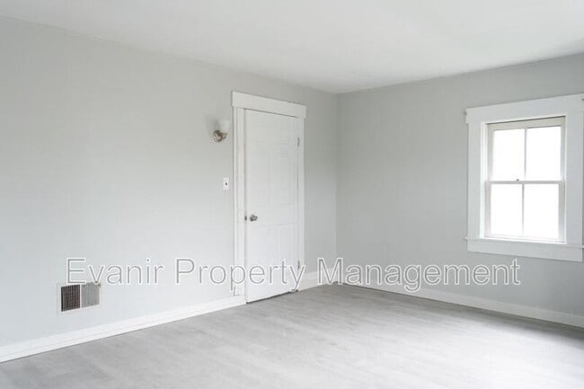 Building Photo - 126 N Walnut St