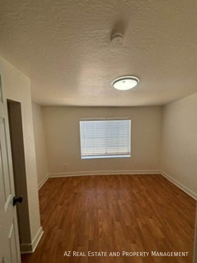 Building Photo - 502 E Cody Dr