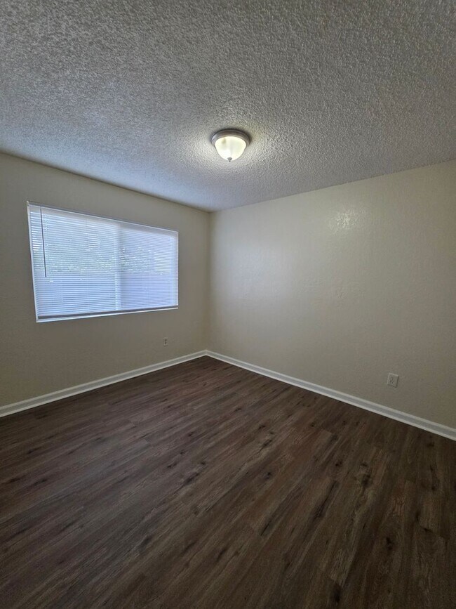 Building Photo - 2009 Oregon St