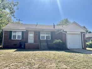 Building Photo - Two bedroom house in N. OKC