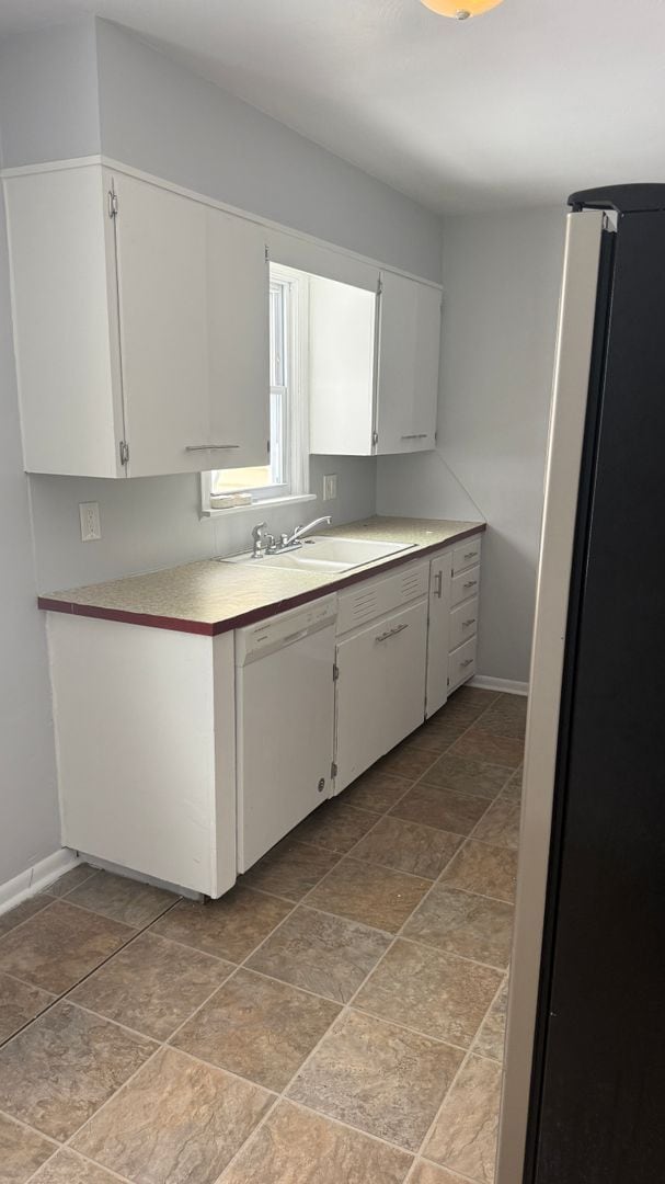 Building Photo - Large 3 bedroom Single Family Home