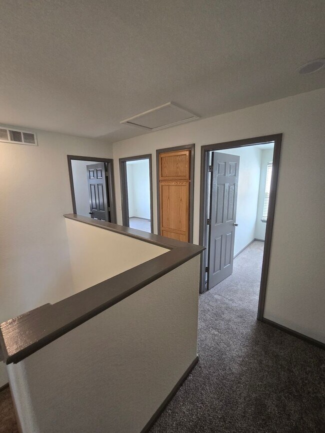 Building Photo - Spacious and Bright 4 Bedroom Home with Garage and Basement Now Available!