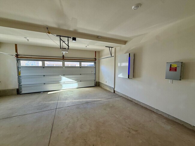 Building Photo - 2025 Build, 3 Bedroom 2.5 bath with over 2...