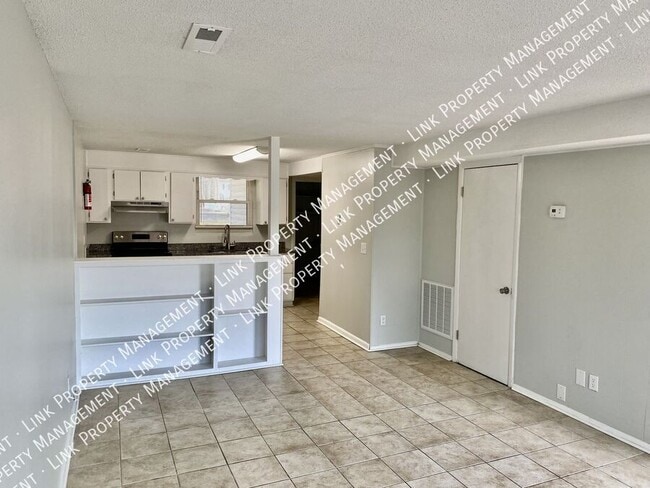 Building Photo - 1636 Keeble St