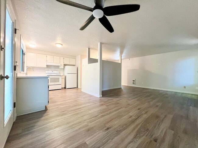 Building Photo - 6951 SW Montauk Cir