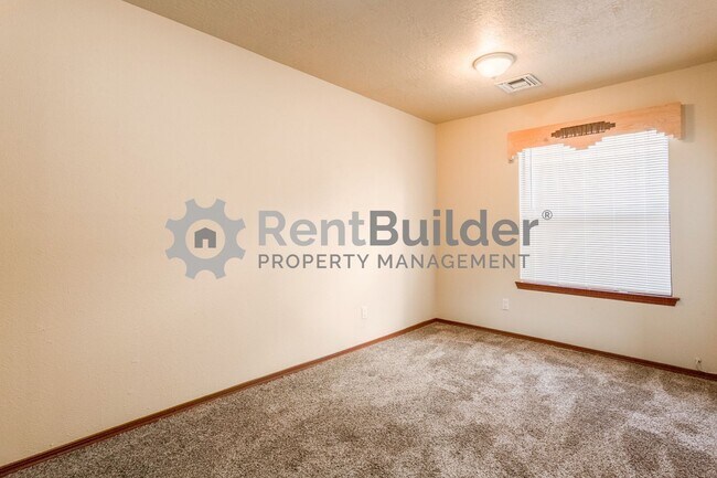 Building Photo - 2805 Palo Verde Dr NE