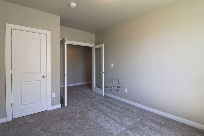 Building Photo - 4718 Philippi Dr