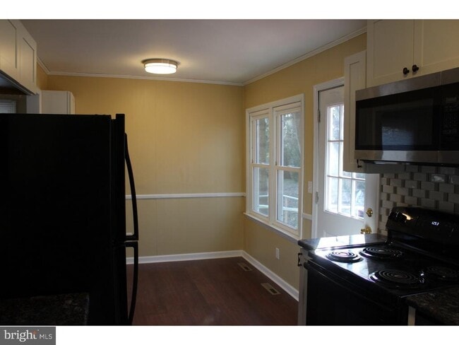 Building Photo - 113 W Rutherford Dr