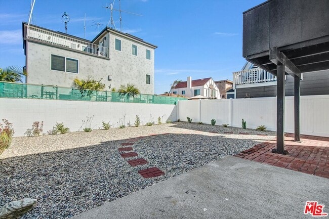 Building Photo - 1083 Montauk Ln