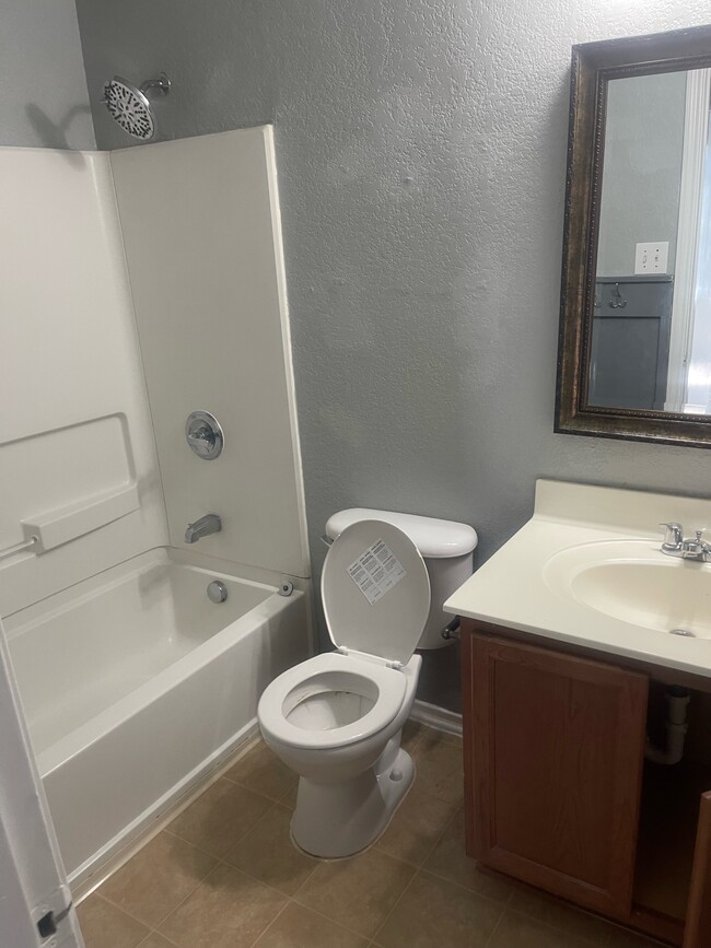 Building Photo - 620 Northgap Dr