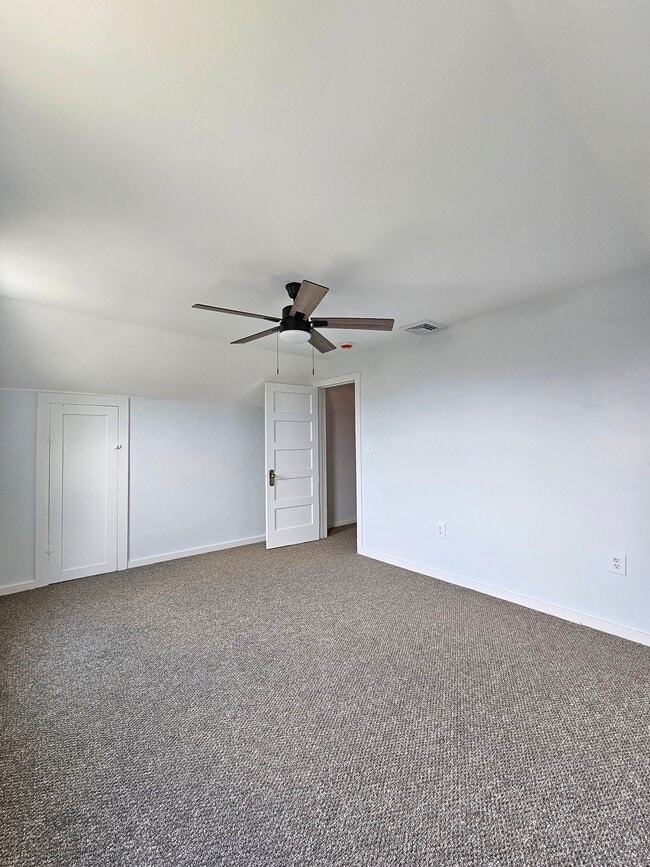 Building Photo - 4 Knoll Ave