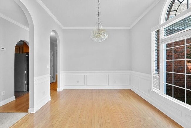Building Photo - 510 MacLand Dr