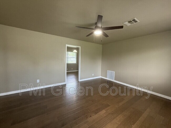Building Photo - 30375 E 150th St S